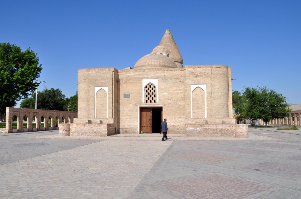 15 Bukhara - fonte di Giobbe.JPG
